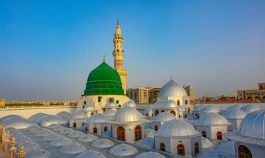 একবার নবিজি (সাঃ)কে খুবই প্রফুল্ল দেখে আয়িশা রাদিয়াল্লাহু আনহা বললেন ইয়া রাসুলাল্লাহ