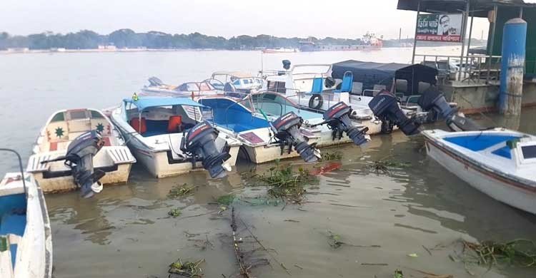 বন্ধ ঘোষণা দিয়েও অতিরিক্ত ভাড়া নিয়ে স্পিড বোটে যাত্রী পারাপার ॥ পাল্টাপাল্টি অভিযোগ